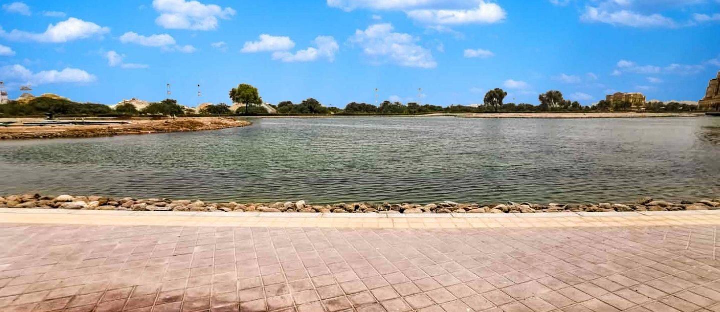 بحيرة مائية
