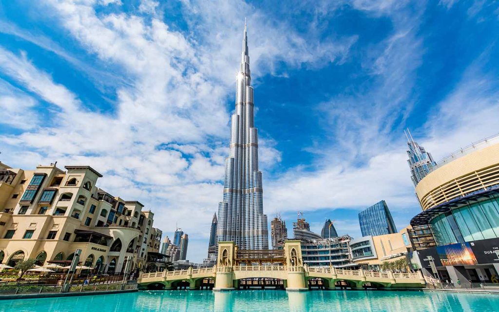 living in burj khalifa, Downtown Dubai
