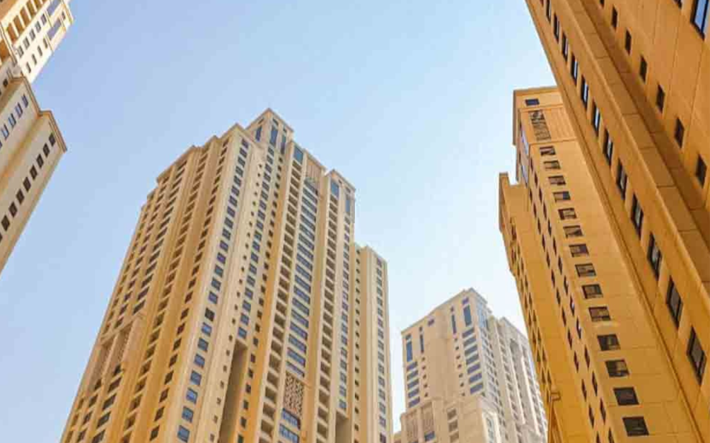 Bahar offers residents a variety of amenities, including beach access and leisure activities.