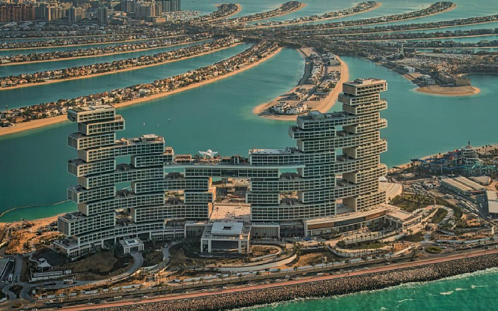 palm jumierah offers waterfront luxury apartments in Dubai