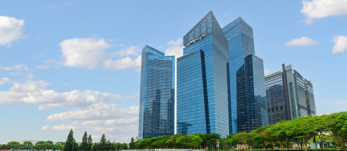 High rise building using district cooling