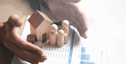 مجسم منزل وورقة