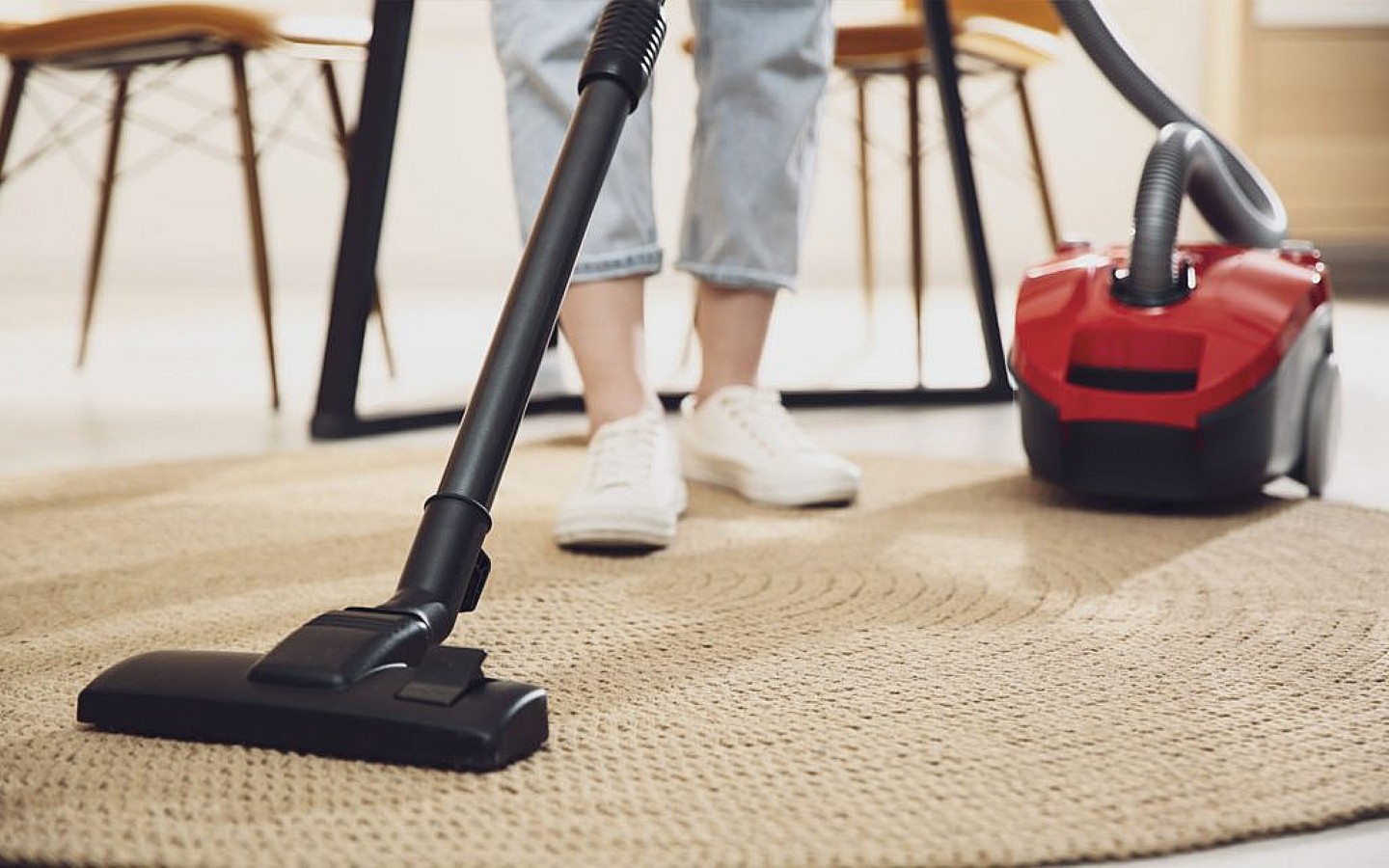 مكنسة كهربائية 