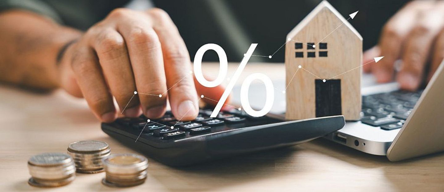 Person calculating PRYPCO Mortgage in the UAE