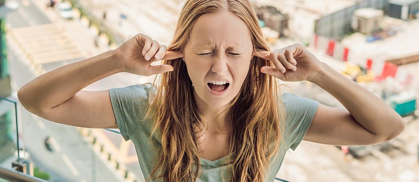 عزل الصوت في الغرفة