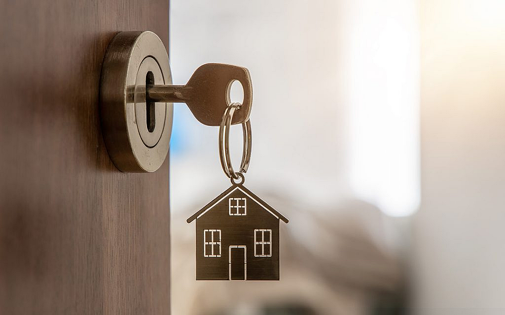 مفتاح بداخل الباب