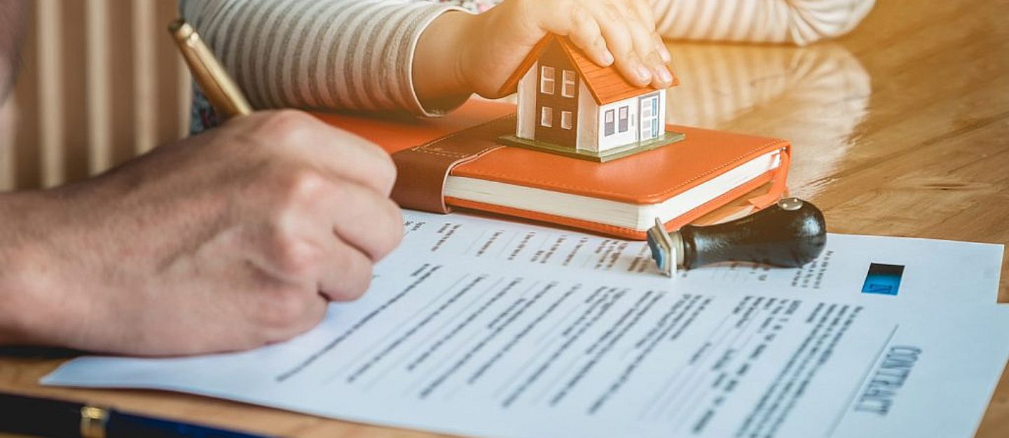a person applying for a site plan renewal in Fujairah