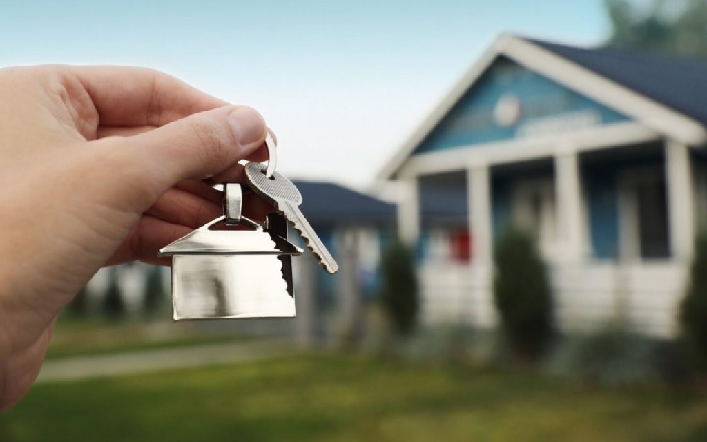 A landlord handing over keys to tenants after the tenant screening process in the UAE