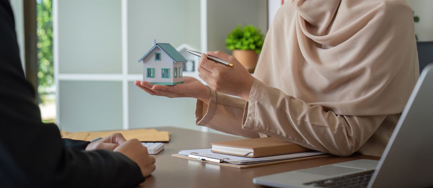 Woman selling special types of property in Dubai