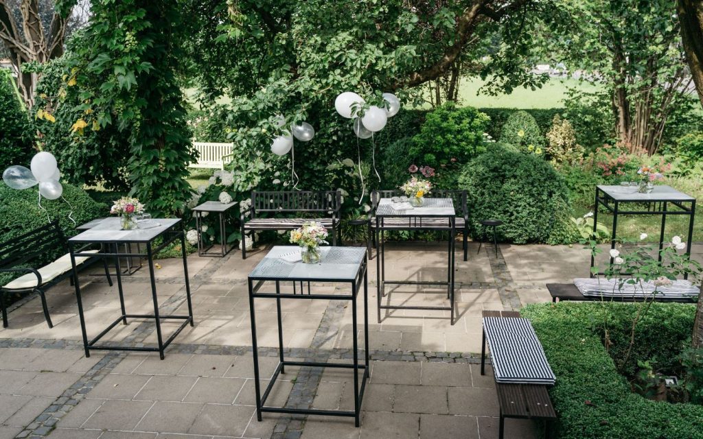 From outdoor to indoor setups home event companies in Dubai offer all types of decor