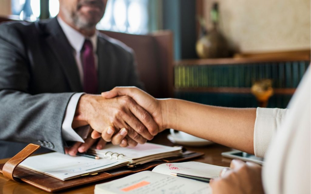 Resolving disputes between parties through mediation