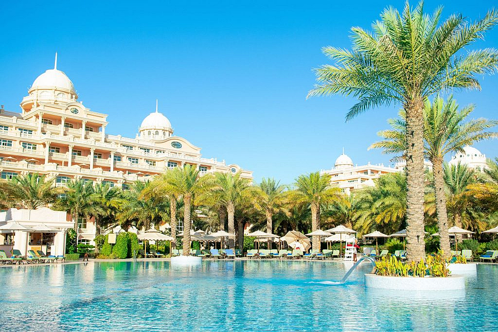How to organize a staycation in Dubai in palm Jumeirah
