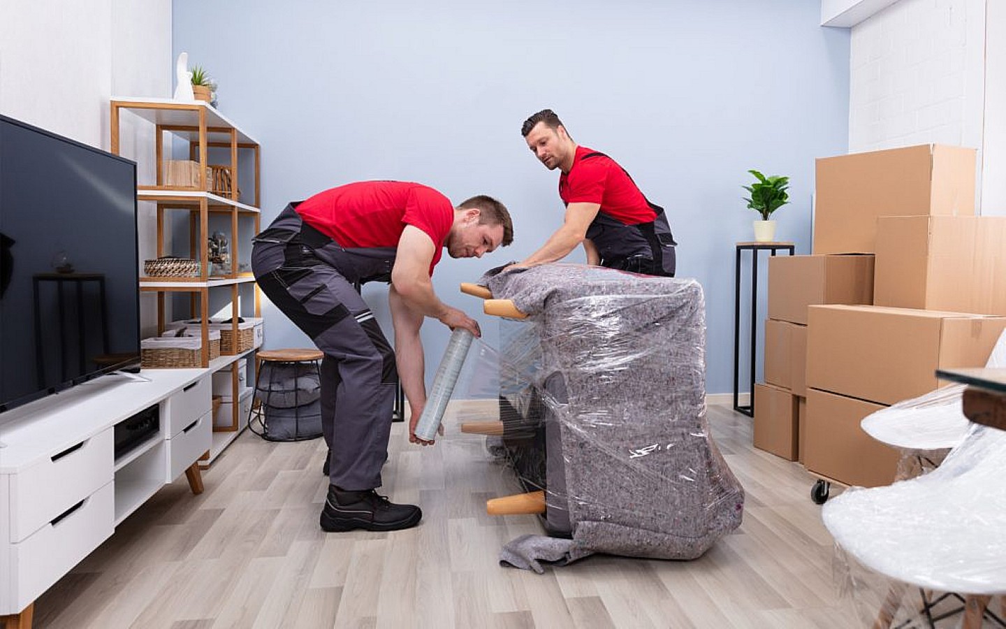 عمال شركة نقل أثاث