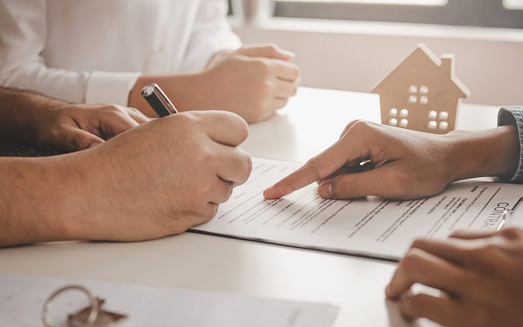agents reviewing an affection plan in Dubai